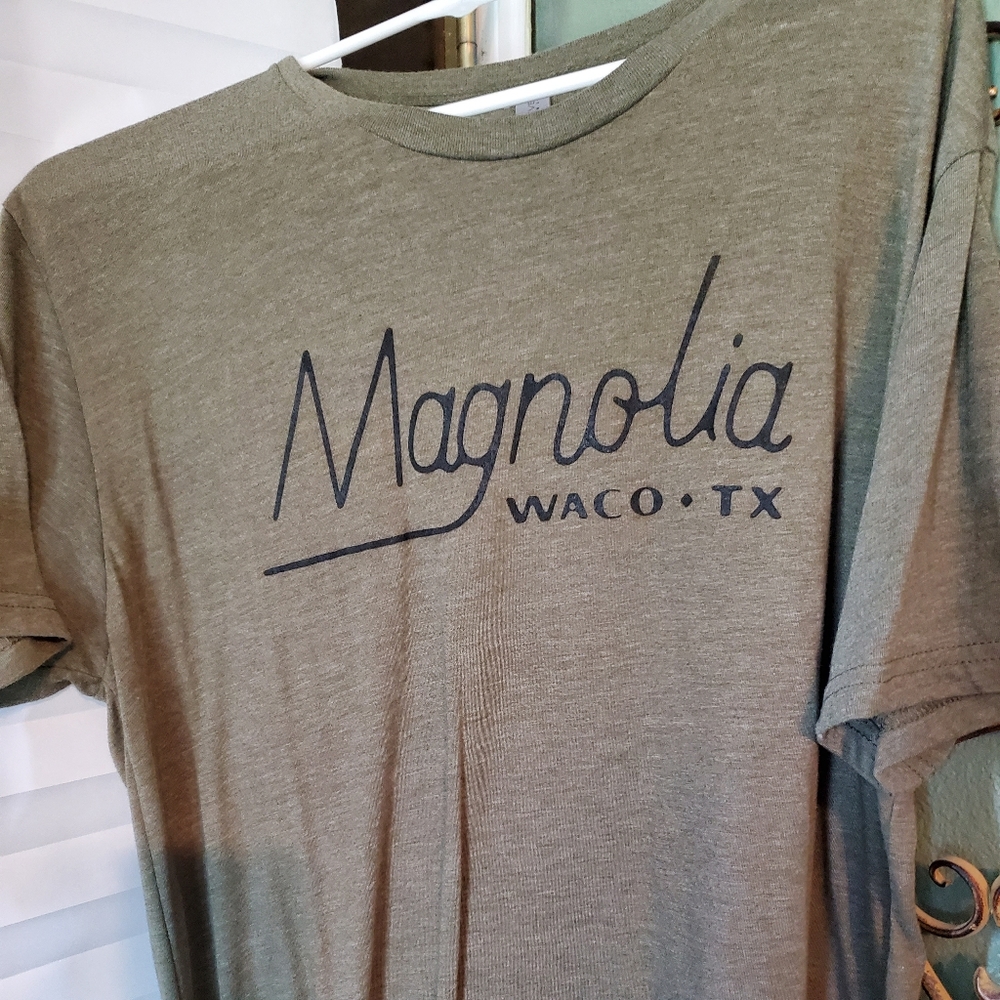 Magnolia Waco, Texas T-shirt size large